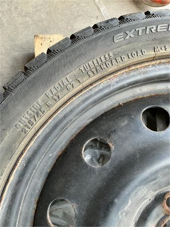 4 pneus d'hiver avec jante 215/45R17
