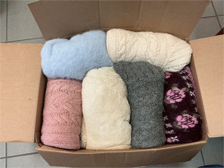 Lot de 12 chandail de laine pour femme (S/M)