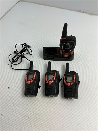 Talkie-walkie Cobra ensemble (4 Talkie-walkie avec 1 base)
