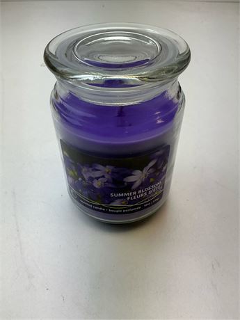 Bougie Maison Concepts 18 oz avec couvercle embossé