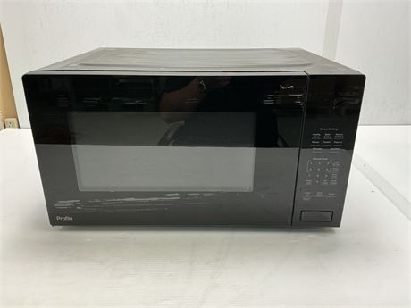 LIRE DESCRIPTION - Micro-ondes GE 1100 W
