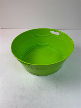 Bols en plastique avec poignées verts