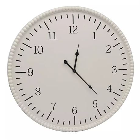 Horloge murale Belle Maison perlée 23,5 x 23,5 x 2 po, blanche