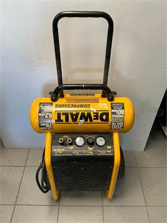 Compresseur Dewalt 200 PSI 4.5 gallons