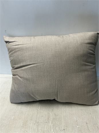Coussin extérieur gris 20 x 18 x 6 po
