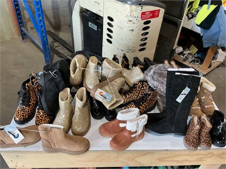 Lot de 23 bottes pour enfants