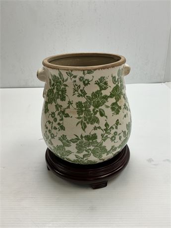 Pot décoratif avec plante et petite table