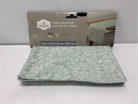 Chemin de table Holiday Time (13 x 72 po)