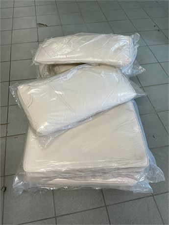 Lot coussins extérieur (9) tel quel