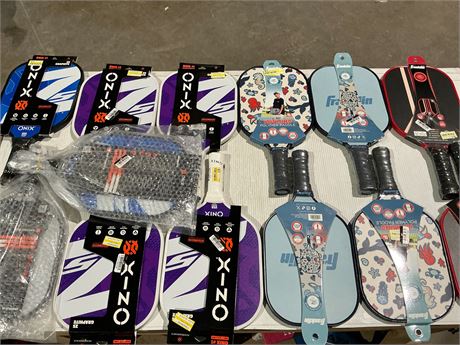 Lot de 13 balles de pickleball mix
