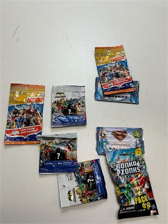 Lot de 8 jouets assortis
