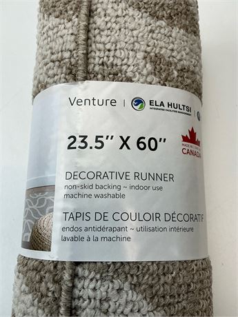 Tapis décoratif 23,5 x 60 po beige