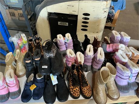 Lot de 23 bottes pour filles (enfants)