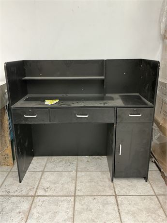 Bureau **réparation ou usage sale** 47,25 x 18,75 x 43,5 po