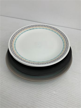 Assiettes (ens. de 4) (2) Corelle, (1) Oneida, (1) Pfaltzgraff