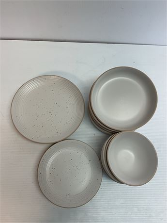 Ens. 16 pcs - vaisselle Stone + Lain Lauren