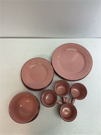 Ens. 16 pcs - vaisselle Lifetime Brands flamant rose