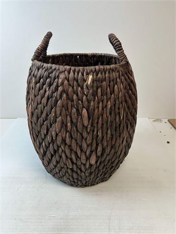 Panier à linge tressé avec poignées couleur espresso