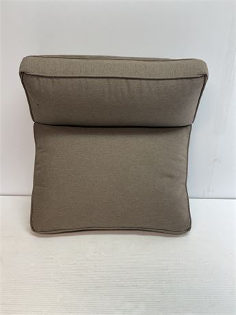 Coussin dossier chaise gris/brun VOIR PHOTO (petite tache)