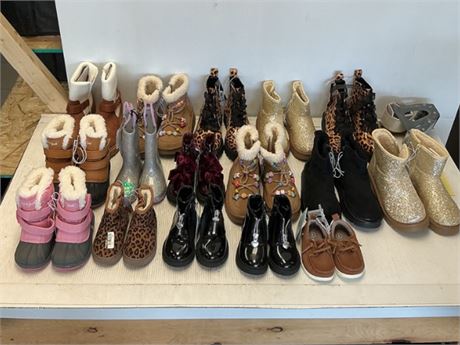 Lot de 25 paires de souliers/bottes ENFANTS