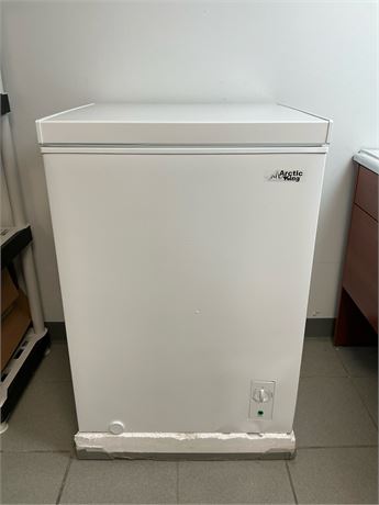 Congélateur Arctic King 5,1 pi³ convertible coffre et vertical
