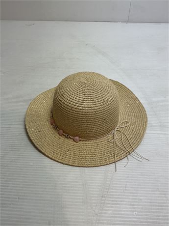 Chapeau de paille à bord large