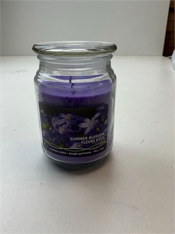 Bougie Maison Concepts 18 oz à 3 mèches avec couvercle embossé