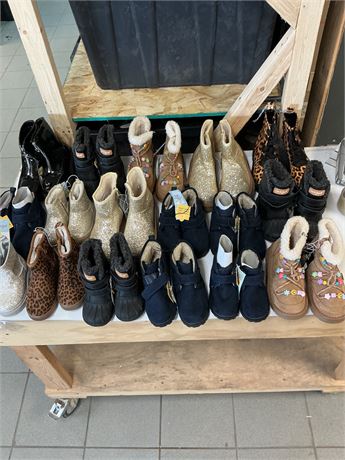 Lot de 23 paires de chaussures mixtes