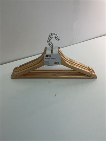 Cintres en bois (5)