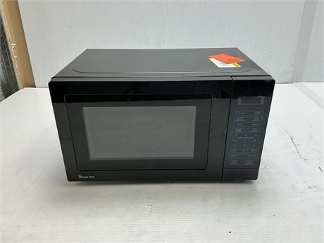 VOIR PHOTOS - Micro-ondes Magic Chef 700 W